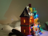 Weihnachtsdorf/-szene: Weihnachtsdorf Bakery mit LED Beleuchtung, Musik und sich drehendem Weihnachtsbaum, inklusive Netzadapter